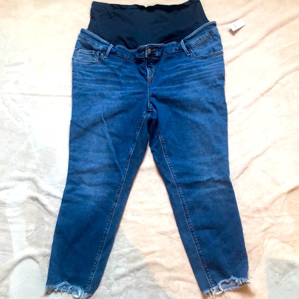 NWT Old Navy maternity Jeggings, fray hem